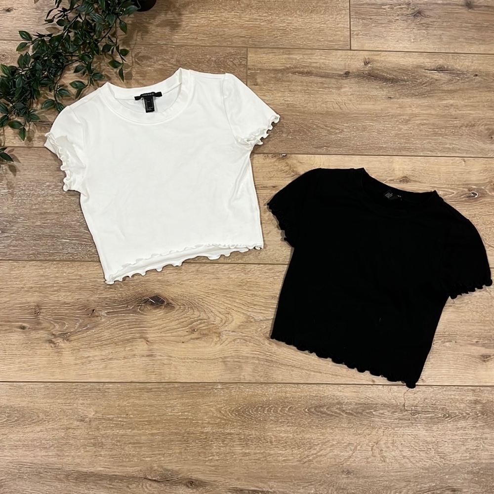 Bundle of two forever 21 cropped tops size small